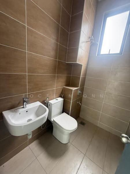 Rumah Berkembar untuk Dijual di Bandar Dato Onn (Tebrau) - Jocelyn Onn - Bathroom - PropertyGuru.com.my