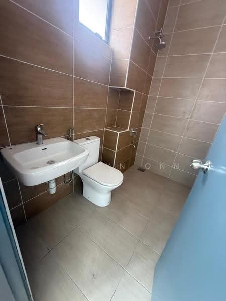 Rumah Berkembar untuk Dijual di Bandar Dato Onn (Tebrau) - Jocelyn Onn - Bathroom - PropertyGuru.com.my