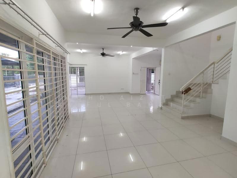 Link Bungalow for Sale in Bandar Baru Bangi (Selangor) - Mohd Aizat Saiful Bahri - Living Room - PropertyGuru.com.my