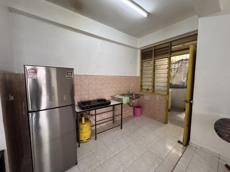 Apartment for Rent at Pangsapuri Bukit Beruang Utama - Geoffery Wee - Kitchen - PropertyGuru.com.my