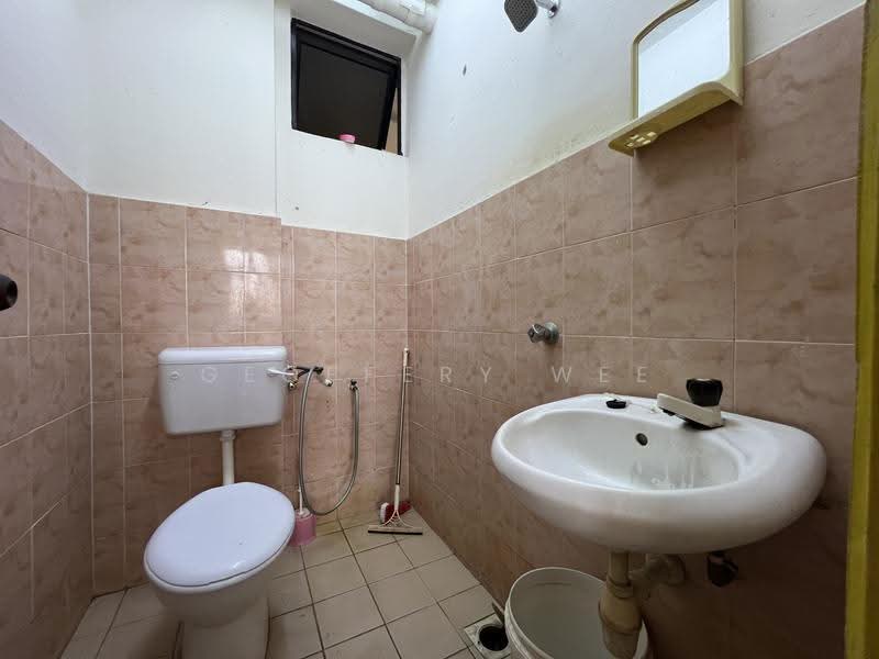 Apartment for Rent at Pangsapuri Bukit Beruang Utama - Geoffery Wee - Bathroom - PropertyGuru.com.my