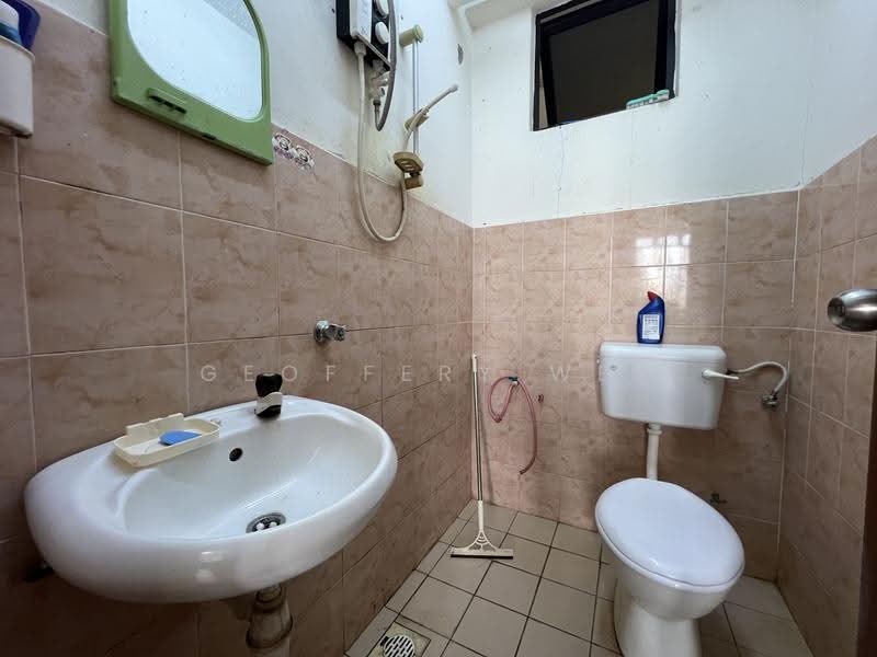 Apartment for Rent at Pangsapuri Bukit Beruang Utama - Geoffery Wee - Bathroom - PropertyGuru.com.my