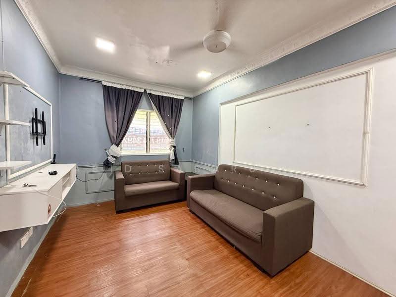 Pangsapuri untuk Disewa di Pangsapuri Bukit Baru - Abid Sabarudin - Living Room - PropertyGuru.com.my
