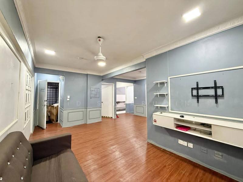 Pangsapuri untuk Disewa di Pangsapuri Bukit Baru - Abid Sabarudin - Living Room - PropertyGuru.com.my