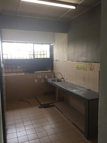 Flat for Sale at Taman Rawang Perdana - Haziq Bohari - Kitchen - PropertyGuru.com.my