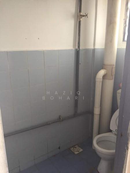 Flat for Sale at Taman Rawang Perdana - Haziq Bohari - Bathroom - PropertyGuru.com.my
