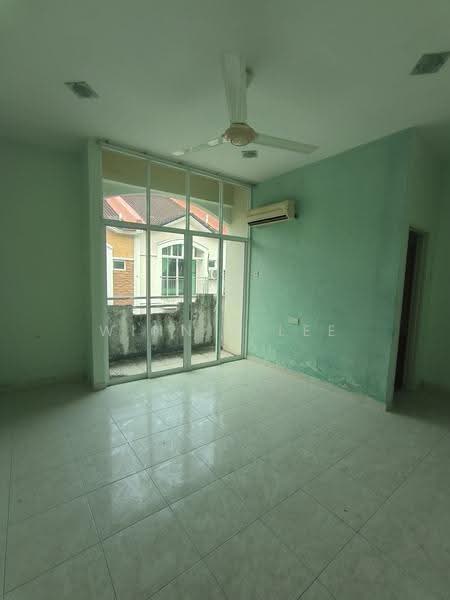 2nd bedroom with Balcony