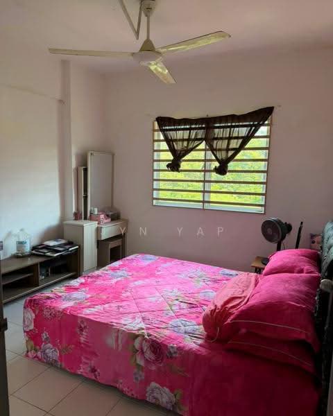 Pangsapuri untuk Dijual di Sutra Villa - Jyn Yap - Bedroom - PropertyGuru.com.my