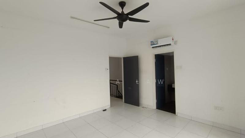 Rumah Teres 2-Tingkat untuk Dijual di Taman Mutiara Rini (Skudai) - Tycia Law - Living Room - PropertyGuru.com.my