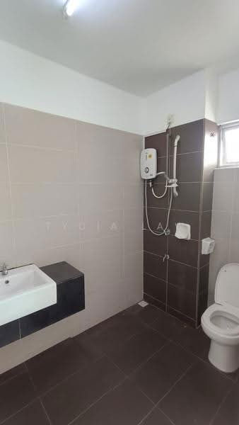 Rumah Teres 2-Tingkat untuk Dijual di Taman Mutiara Rini (Skudai) - Tycia Law - Bathroom - PropertyGuru.com.my