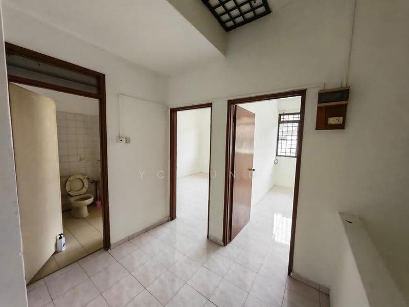 2-storey Terraced House for Rent in Taman Bukit Mewah (Tampoi) - YC Fung - Bathroom - PropertyGuru.com.my