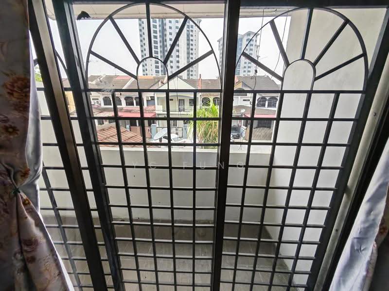 2-storey Terraced House for Rent in Taman Bukit Mewah (Tampoi) - YC Fung - Balcony - PropertyGuru.com.my
