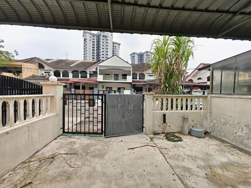 2-storey Terraced House for Rent in Taman Bukit Mewah (Tampoi) - YC Fung - Exterior - PropertyGuru.com.my