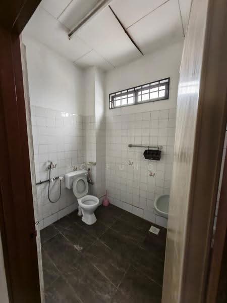 2-storey Terraced House for Rent in Taman Bukit Mewah (Tampoi) - YC Fung - Bathroom - PropertyGuru.com.my