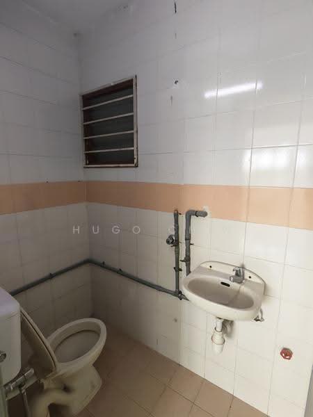 Pangsapuri untuk Dijual di Damai Apartment - Hugo Chin - Bathroom - PropertyGuru.com.my