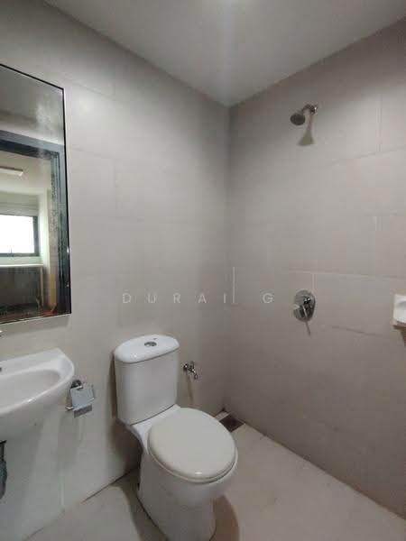 Bathroom 6 (Maid Room)