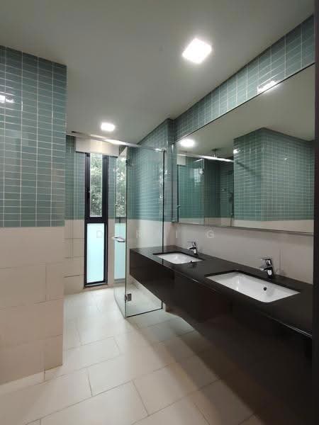 Bathroom Master Bedroom 1