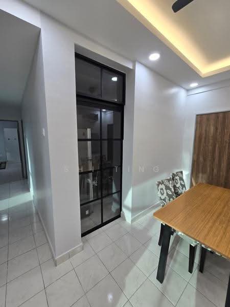 Pangsapuri untuk Disewa di Residensi Larkin Indah - Shi Ting - Dining Room - PropertyGuru.com.my