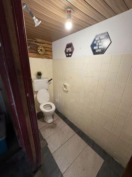 Kedai untuk Disewa di Taman Putra Perdana (Puchong) - Kewin Poon Kah Wei - Bathroom - PropertyGuru.com.my