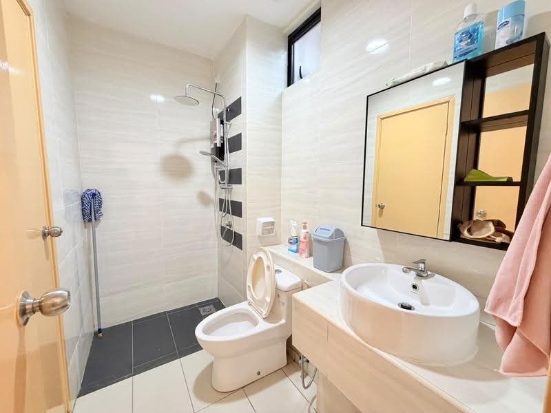 Kediaman Servis untuk Disewa di D'Summit Residences - Kevin Lim - Bathroom - PropertyGuru.com.my