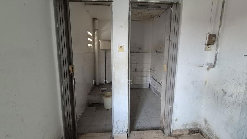 Shop for Sale in Taman Johor Jaya (Johor Bahru) - Ee Fong Toh - Bathroom - PropertyGuru.com.my