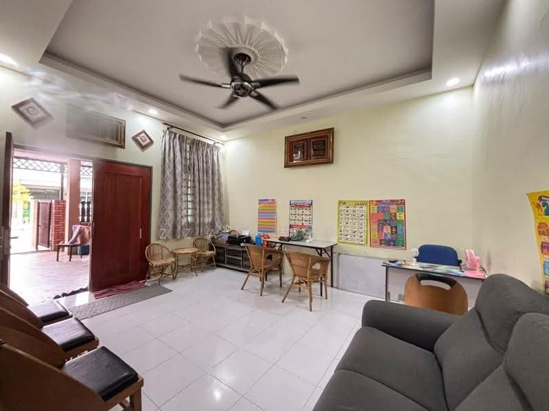 Semi-Detached House for Sale in Kuantan (Pahang) - Izzat Azman - Study - PropertyGuru.com.my