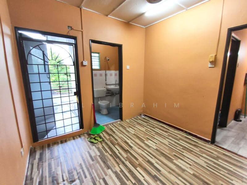 2-storey Terraced House for Sale in Taman Sri Indah (Cheras) - Azli Ibrahim - Bathroom - PropertyGuru.com.my