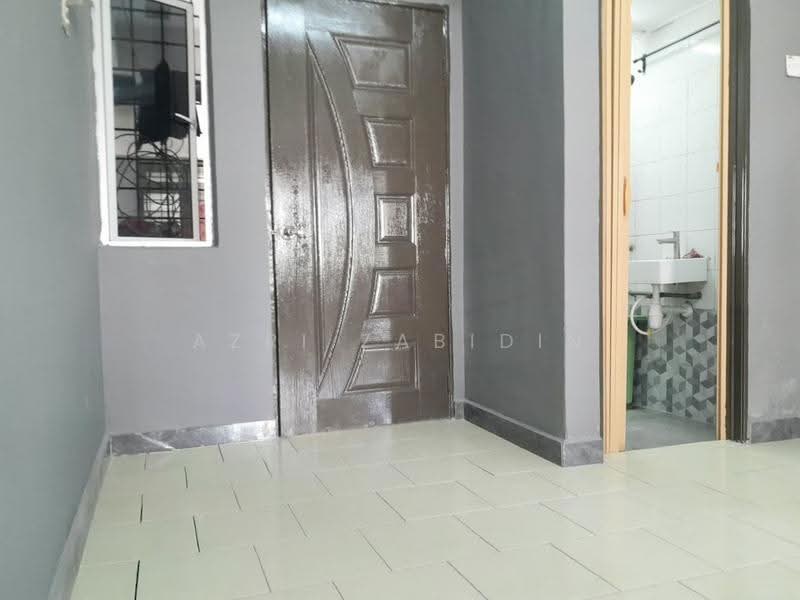 Pangsapuri untuk Dijual di Pangsapuri Utarid Subang - Azri Zabidin - Bathroom - PropertyGuru.com.my