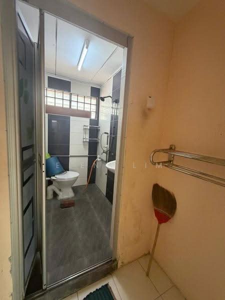2-storey Terraced House for Rent in Taman Damai Jaya (Skudai) - Elena Lim - Bathroom - PropertyGuru.com.my