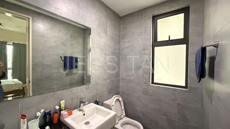 Unit 1 - Master Bathroom
