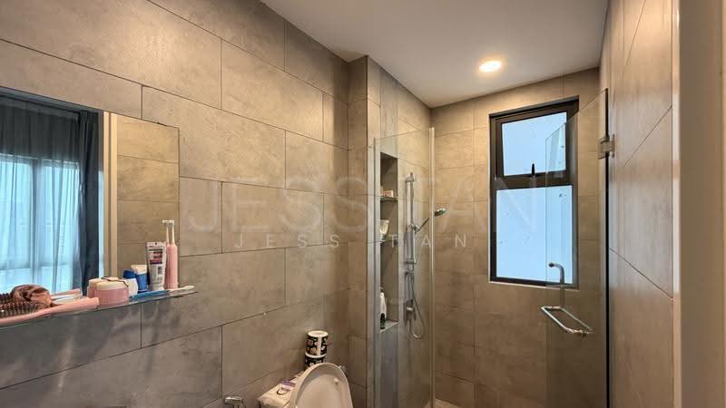 Unit 2 - Bedroom 1's bathroom