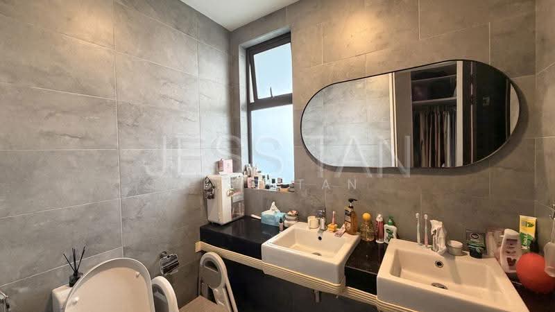 Unit 2 - Master Bathroom