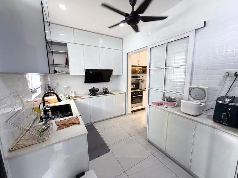 Rumah Teres 2-Tingkat untuk Dijual di Taman Sutera Utama (Skudai) - Queenie Ng - Kitchen - PropertyGuru.com.my