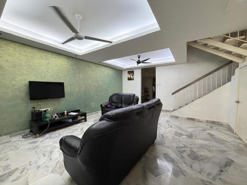 2-storey Terraced House for Sale in Bukit Beruntung (Selangor) - SK Luk - Living Room - PropertyGuru.com.my