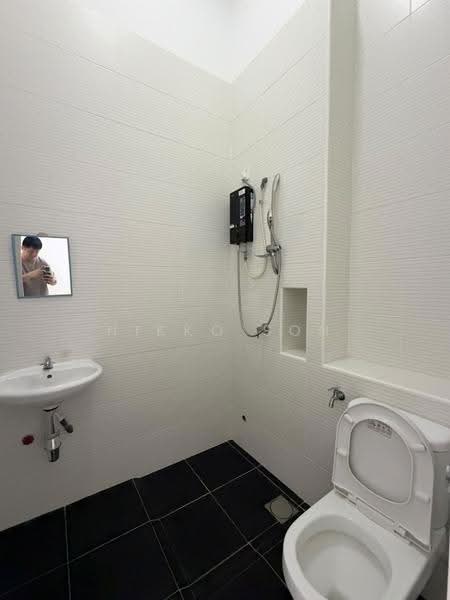 Terraced House for Rent in Kota Masai (Pasir Gudang) - Nikko Soh - Bathroom - PropertyGuru.com.my