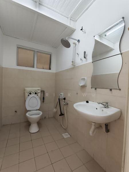 Pangsapuri untuk Disewa di Pangsapuri Damai Mewah B - Derick Wu - Bathroom - PropertyGuru.com.my