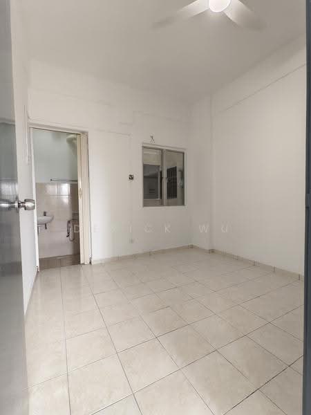 Pangsapuri untuk Disewa di Pangsapuri Damai Mewah B - Derick Wu - Bathroom - PropertyGuru.com.my