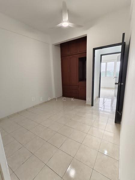 Pangsapuri untuk Disewa di Pangsapuri Damai Mewah B - Derick Wu - Bedroom - PropertyGuru.com.my