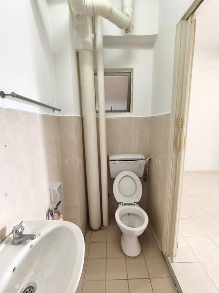 Pangsapuri untuk Disewa di Pangsapuri Damai Mewah B - Derick Wu - Bathroom - PropertyGuru.com.my