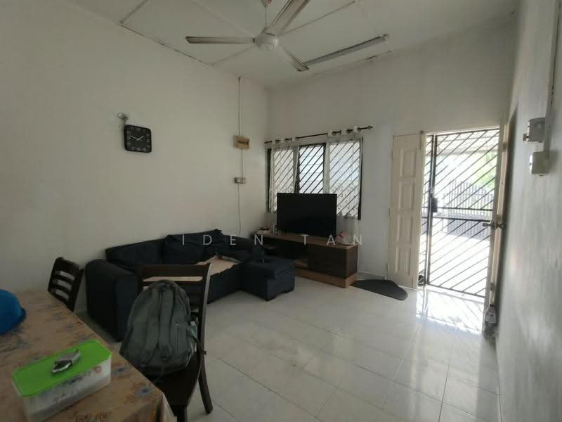 Rumah Teres 1-Tingkat untuk Dijual di Senai (Kulai) - Iden Tan - Living Room - PropertyGuru.com.my