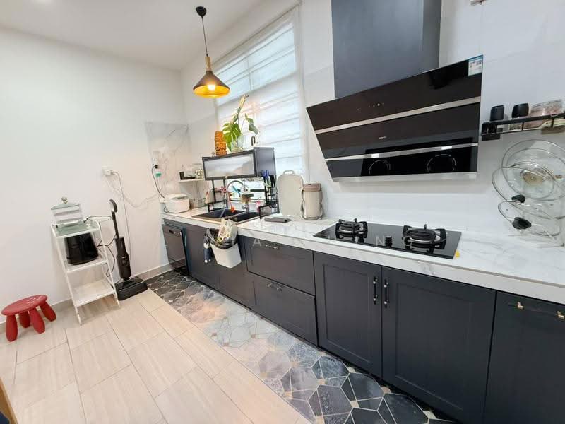 2-storey Terraced House for Sale in Bandar Cemerlang (Ulu Tiram) - Olivia Ching - Kitchen - PropertyGuru.com.my