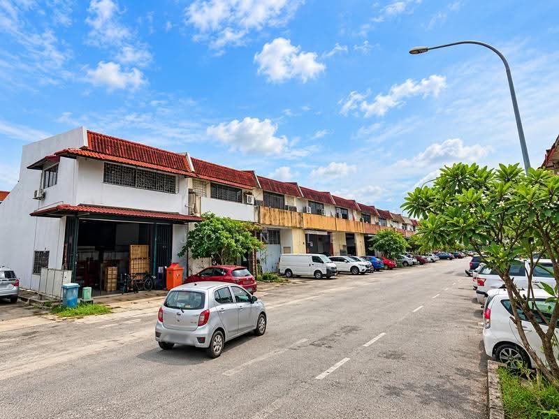Kilang untuk Dijual di Taman Perindustrian Puchong Utama (Puchong) - John Lee - Exterior - PropertyGuru.com.my