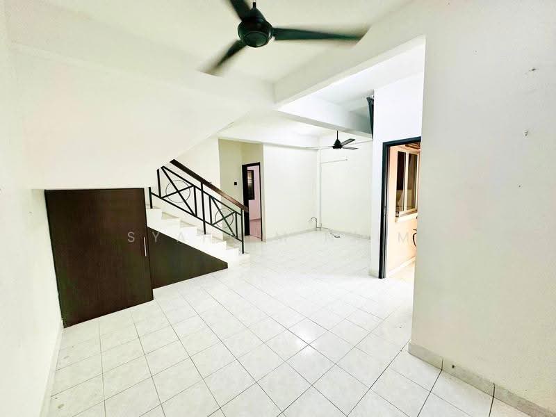 Rumah Teres 2-Tingkat untuk Dijual di Laguna Park (Pelabuhan Klang) - Syahrim Naim - Living Room - PropertyGuru.com.my