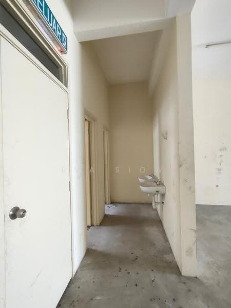 Shop for Sale in Taman Emas Merah (Jeram Batu) - Eva Siow - Corridor - PropertyGuru.com.my
