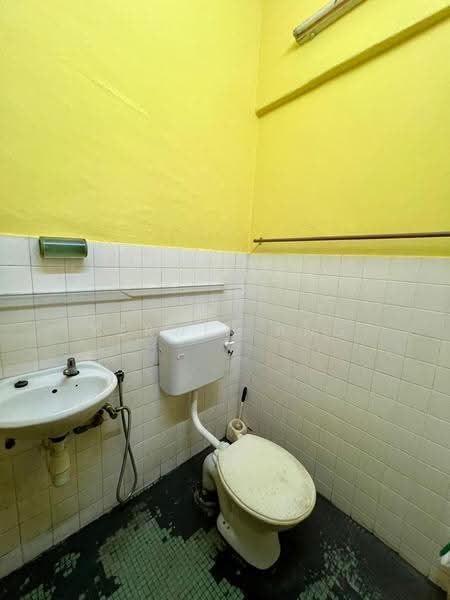 Rumah Teres 2-Tingkat untuk Disewa di Taman Sri Rampai (Wangsa Maju) - Kerwin Ang - Bathroom - PropertyGuru.com.my