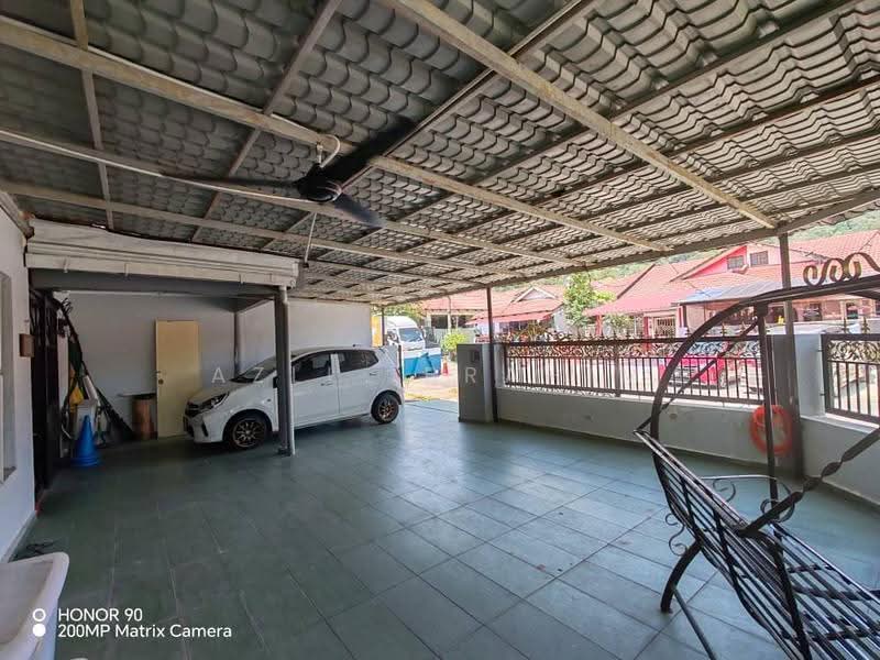 1-storey Terraced House for Sale in Bandar Baru Selayang Fasa 2b (Selayang) - Azli Ibrahim - Car Park - PropertyGuru.com.my