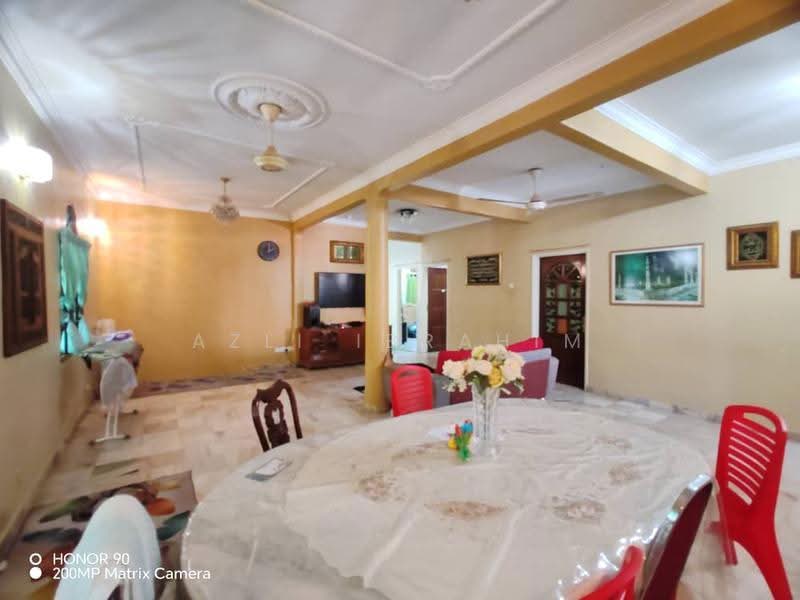 1-storey Terraced House for Sale in Bandar Baru Selayang Fasa 2b (Selayang) - Azli Ibrahim - Living Room - PropertyGuru.com.my