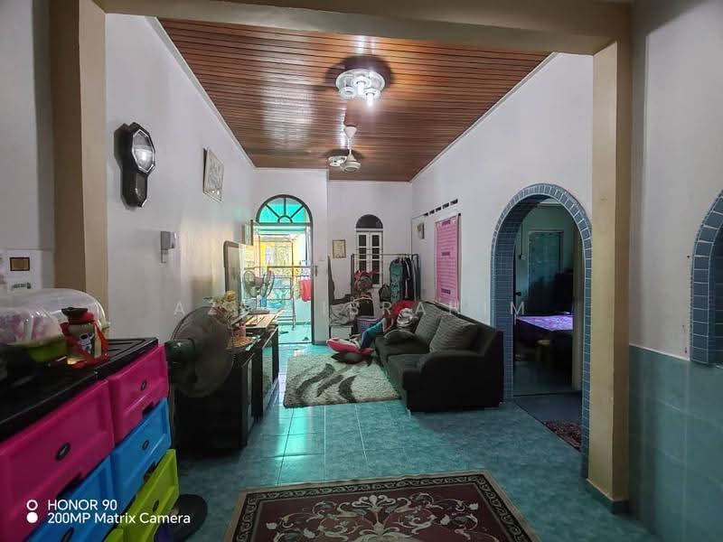 1-storey Terraced House for Sale in Bandar Baru Selayang Fasa 2b (Selayang) - Azli Ibrahim - Living Room - PropertyGuru.com.my