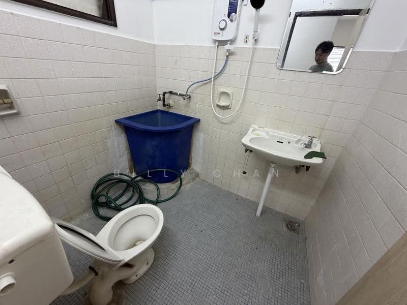 Semi-Detached House for Rent in Taman Overseas Union (Taman Oug) (Jalan Klang Lama (Old Klang Road)) - Billy Chan - Bathroom - PropertyGuru.com.my