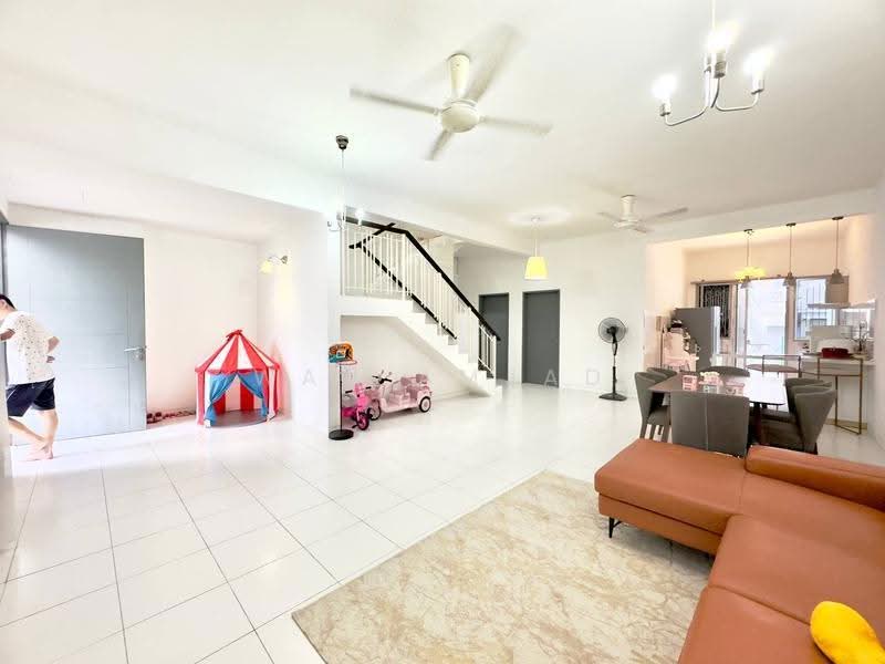 Rumah Teres 2-Tingkat untuk Dijual di Bandar Baru Enstek (Bandar Enstek) - Wan Amjad - Living Room - PropertyGuru.com.my